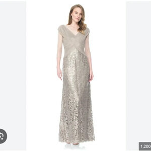 Tadashi Shoji Ruched Tulle Woven Bodice 3/4 Sleeve Gown Size 8 EUC